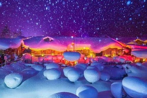 夜幕降临之时,光影交织的都市画卷